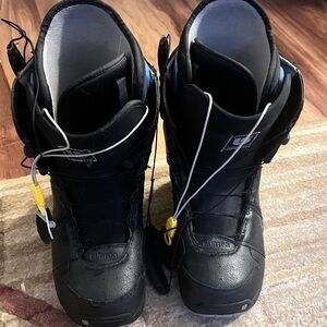 Men’s Burton Black Snowboard Boots! Great condition. Upper/lower zone system